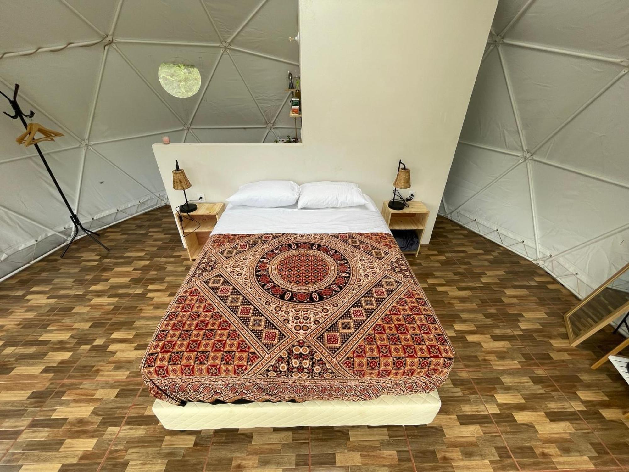 La Comarca River Glamping Dome Near Manuel Antonio Kültér fotó