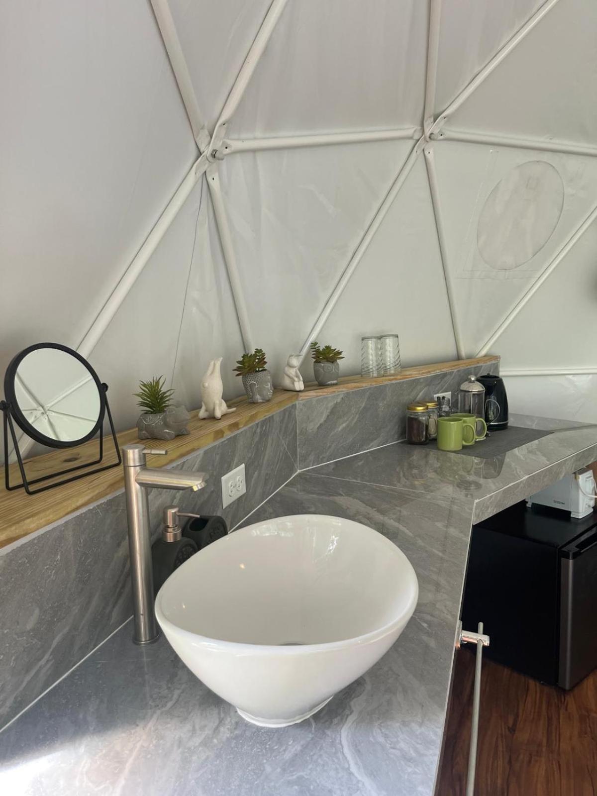 La Comarca River Glamping Dome Near Manuel Antonio Kültér fotó