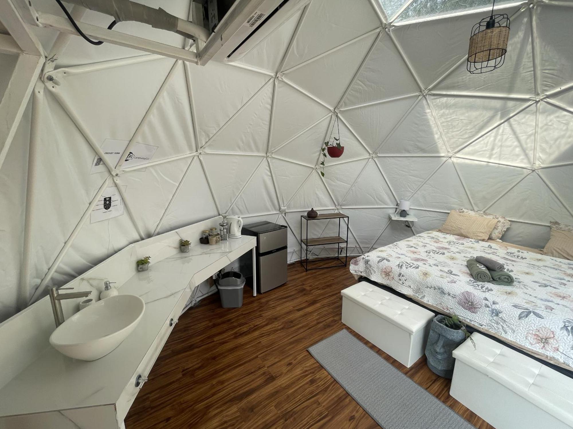 La Comarca River Glamping Dome Near Manuel Antonio Kültér fotó