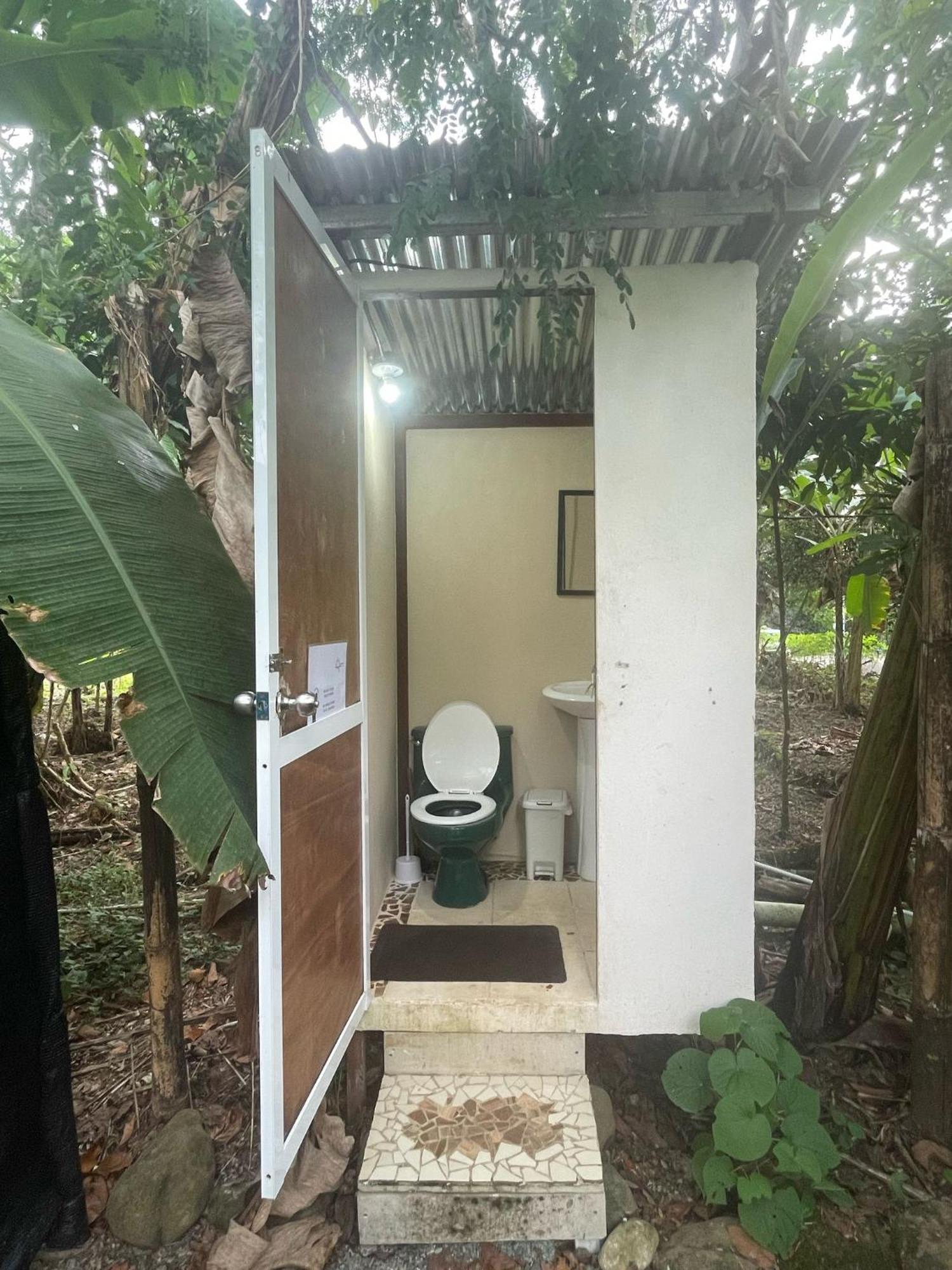 La Comarca River Glamping Dome Near Manuel Antonio Kültér fotó